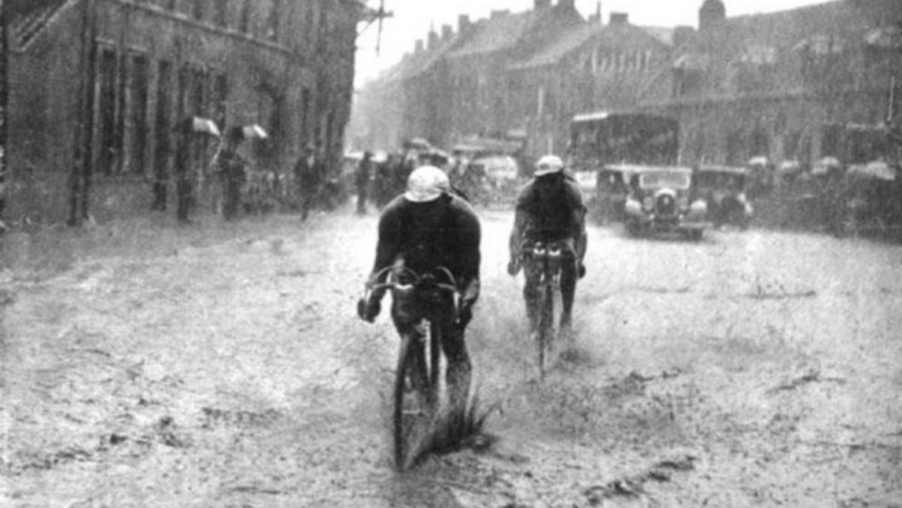 Terible weather conditions at the Tour de France 1936