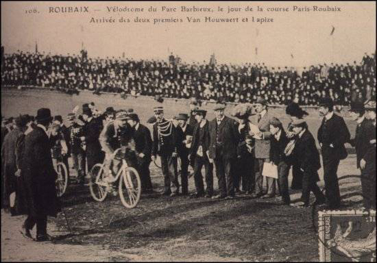 Cyrille Van Howaert and Octave Lapize arrive at the Roubaix Velodrome (1910)