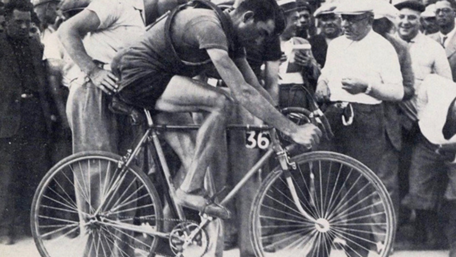 Antonin Magne at the start of the first individual time trial in 1934