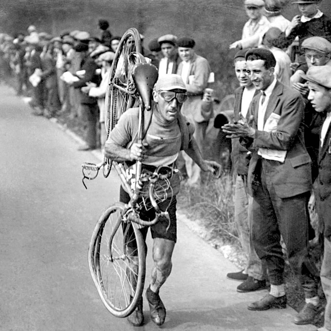 French cyclist Victor Fintan running eith his bike at the Tour de France 1929