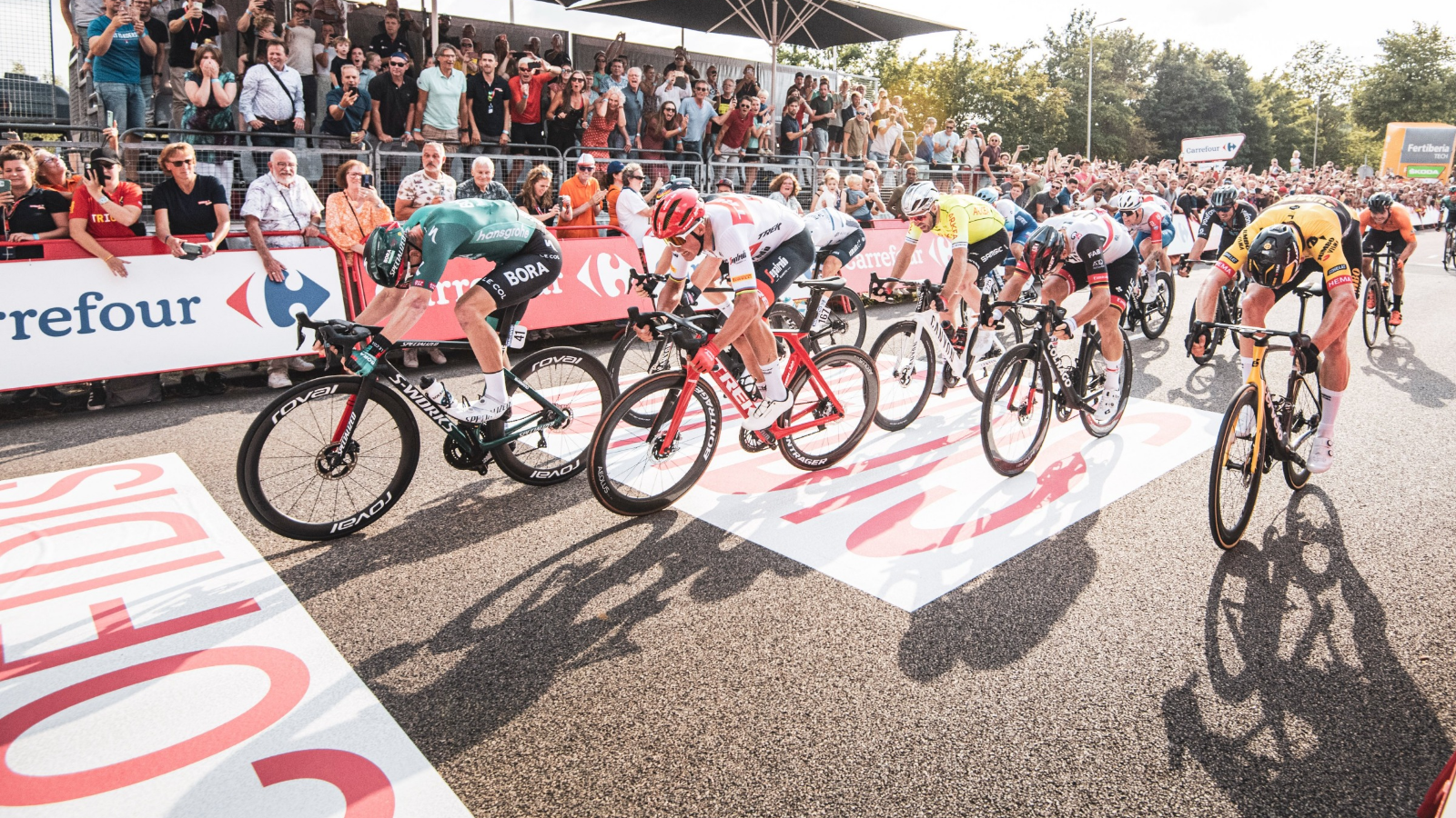 Sam Bennett wins the 2nd stage of Vuelta a Espana