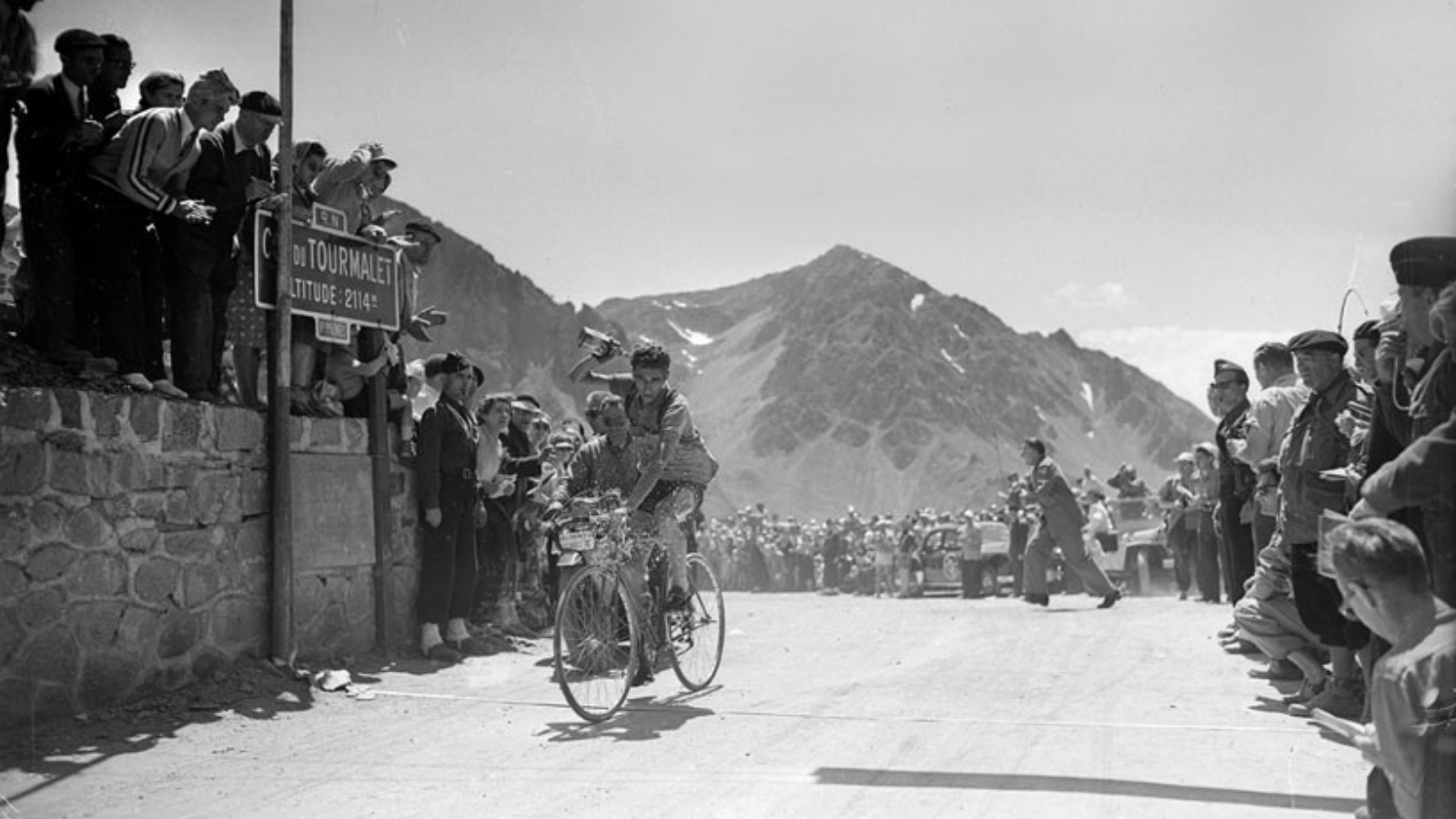 Vintage cycling image of the day: Frederico Bahamontes cresses Tourmalet at Tour de France 1954