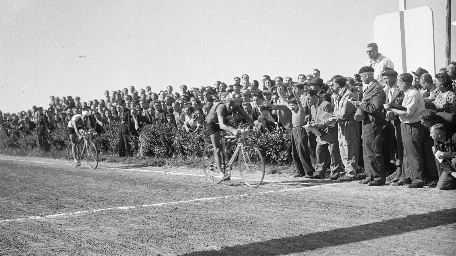 Swiss cyclist Ferdinand Kübler crosses the finish line at the Tour de France on 25th June 1947