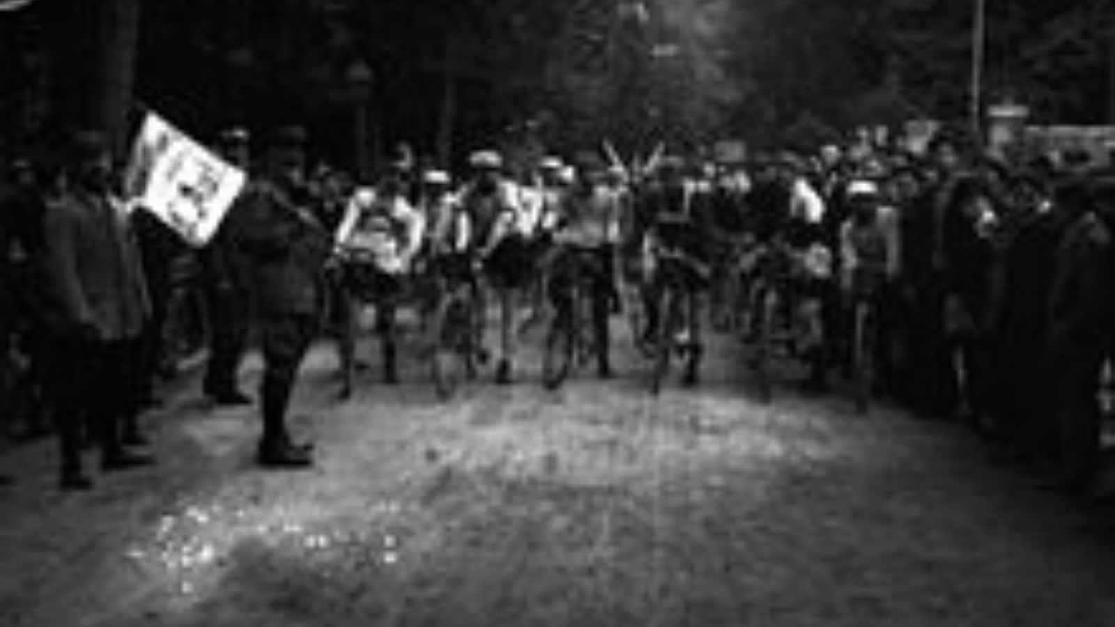 A group of riders at the start of Tour de France 1908