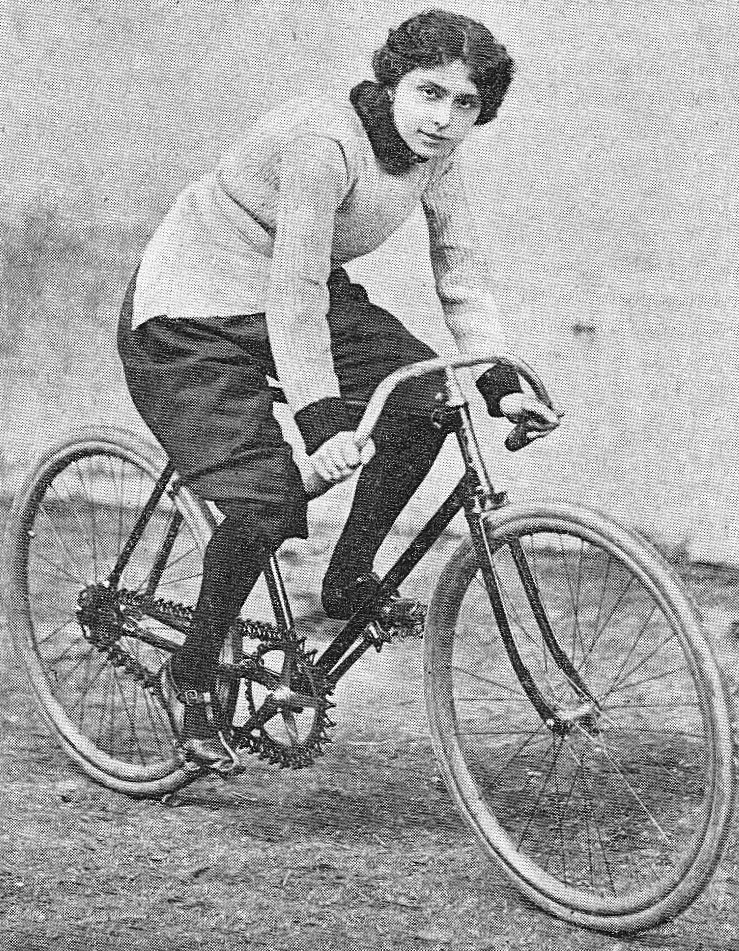 Hour record holder 1893 Helene Dutrieu