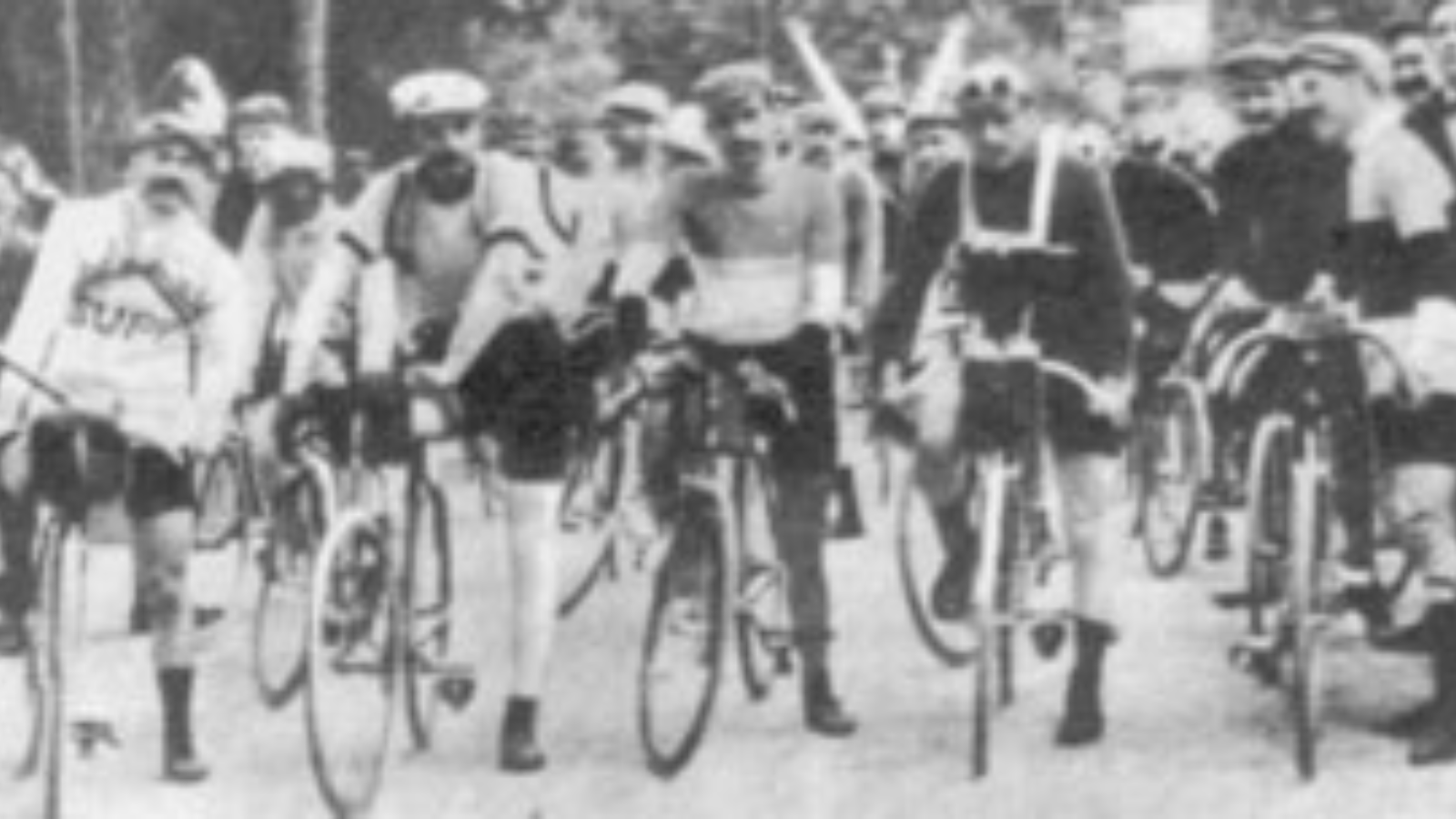 A vintage black&white image about cyclists waiting for the start of Tour de France 1907