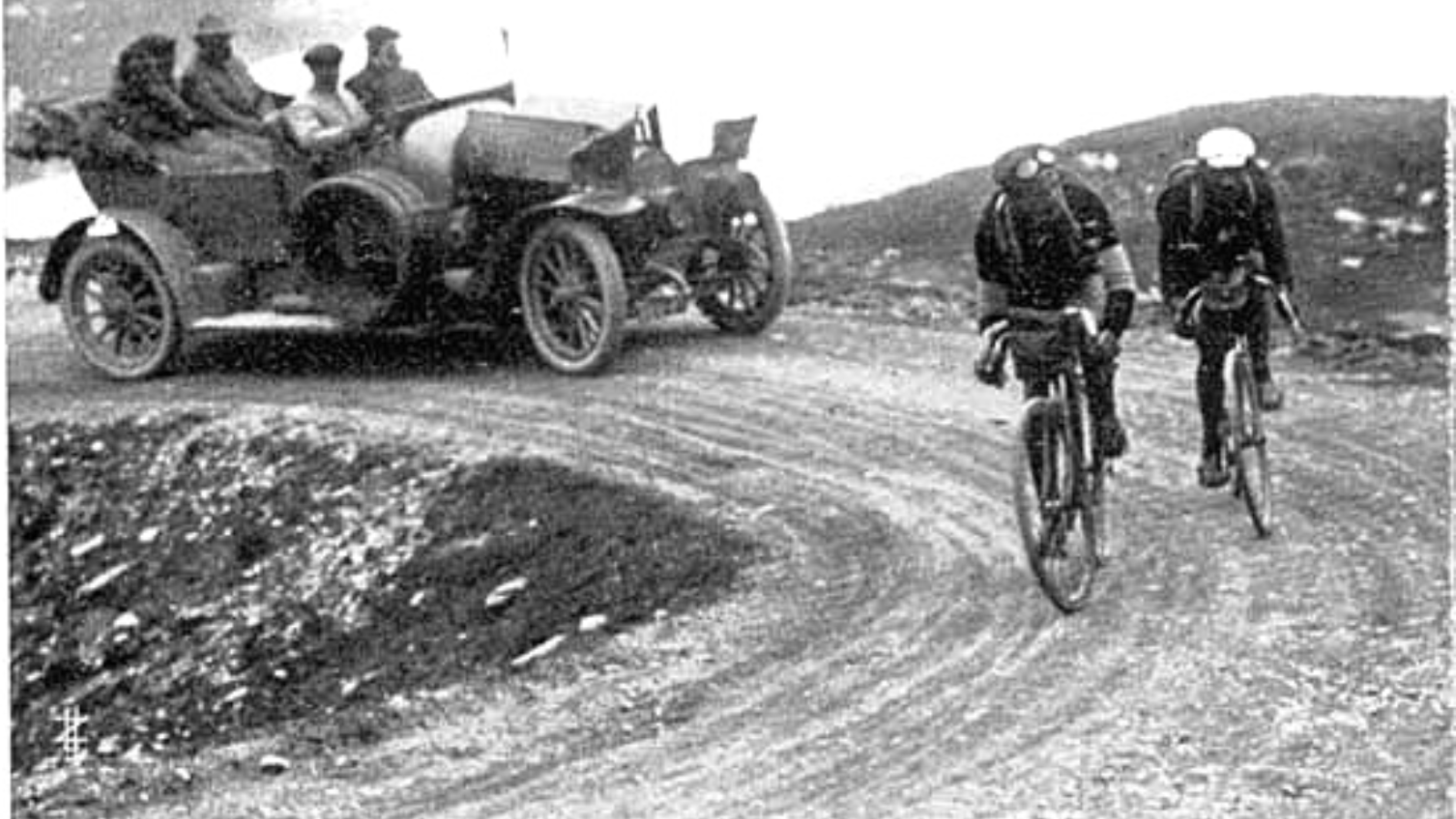 François Faber (left) and Gustave Garrigou on the Galibier at the Tour de France 1913.