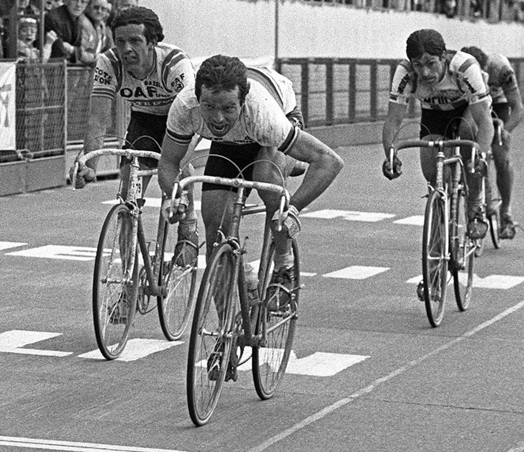 Bernard Hinault sprints for the victory in Roubaix velodorme at Paris-Roubaix 1981