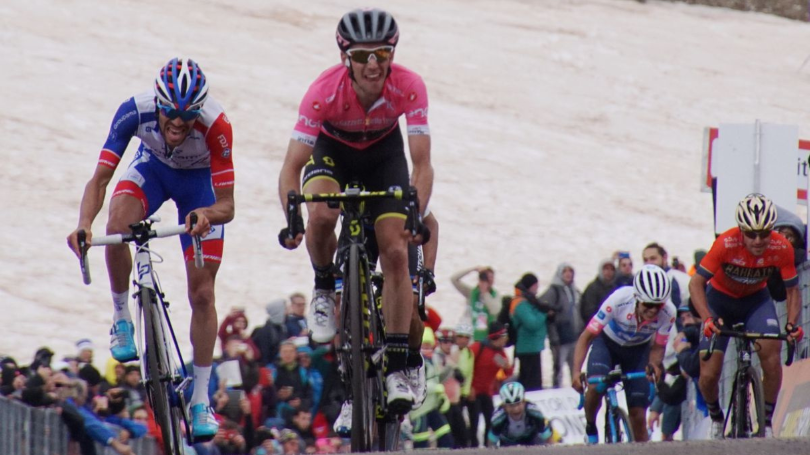 Simon Yates reaches the finish line on the top of Campo Imperatore at Giro d'Italia 2018