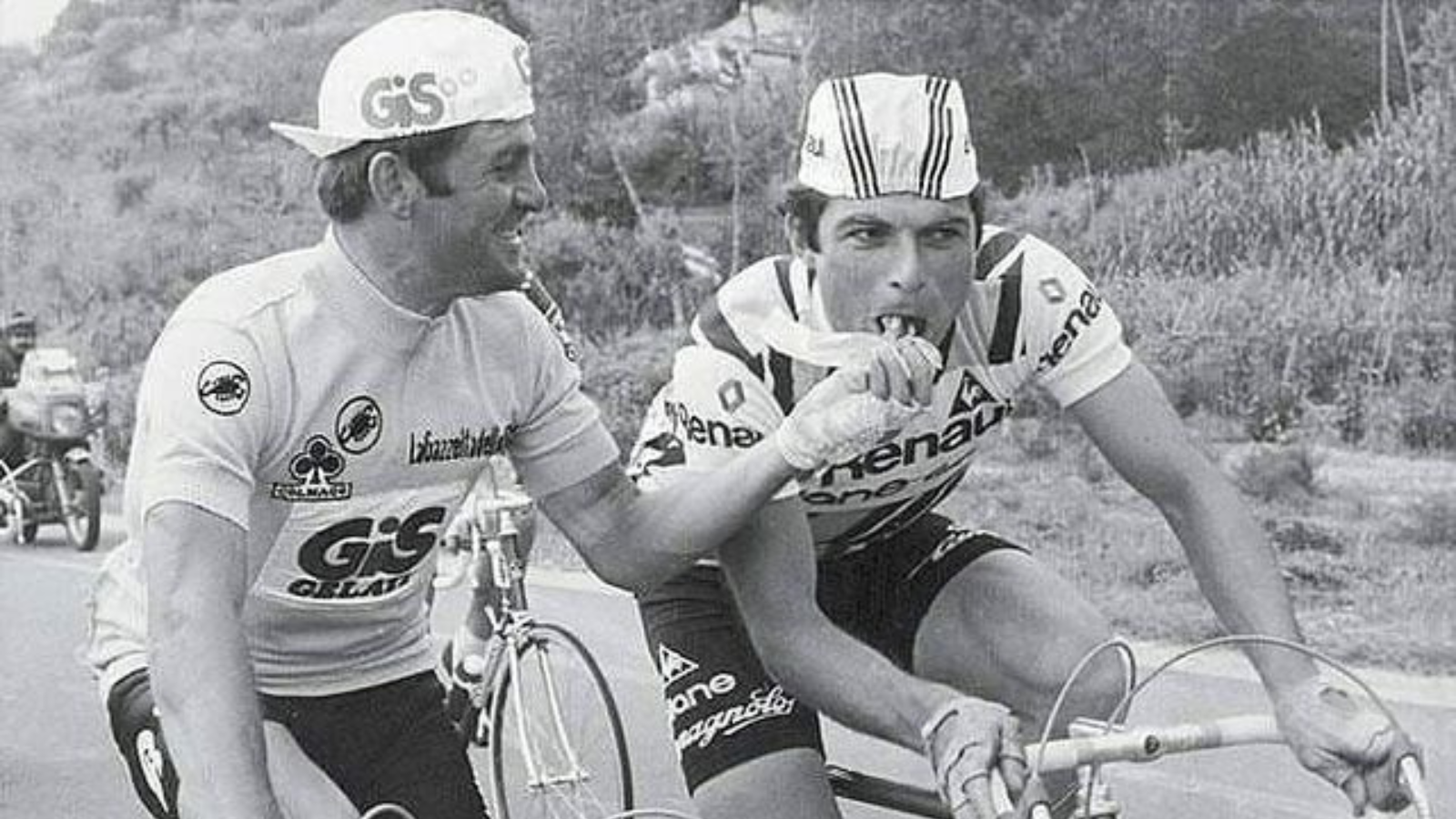 Bernard Hinault eats Wladimiro Panizza's food at Giro d'Italia 1980