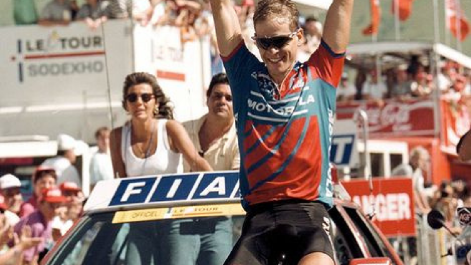 Andrew Hampsten crosses the finish line on the top of Alpe d'Huez at the Tour de France in 1992