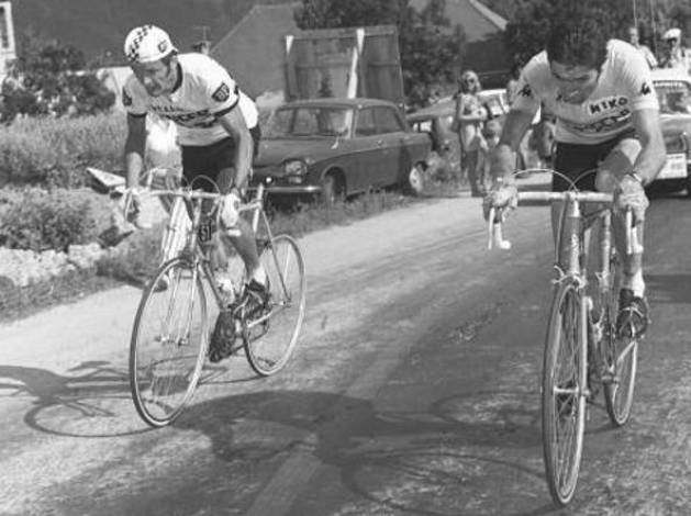 Bernard Thévenet passing Eddy Merckx in the 15th stage of Tour de France on 13th July 197t