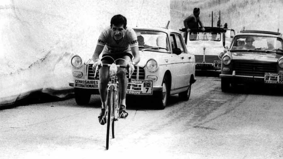 Spanish cyclist Fernando Manzaneque ridong among snowwalls during Tour de France 1963