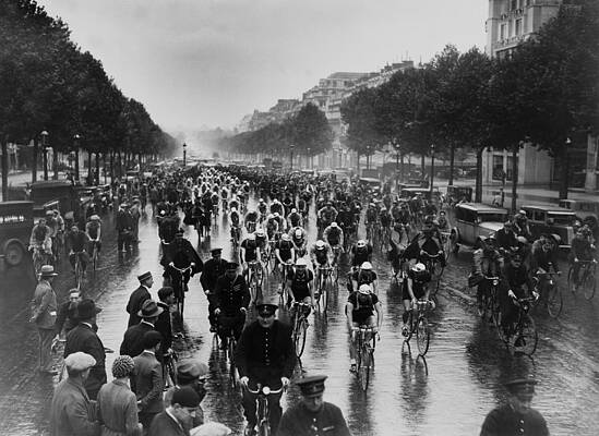 The peloton is rolling out from Paris during the first stage of Tour de France 1932